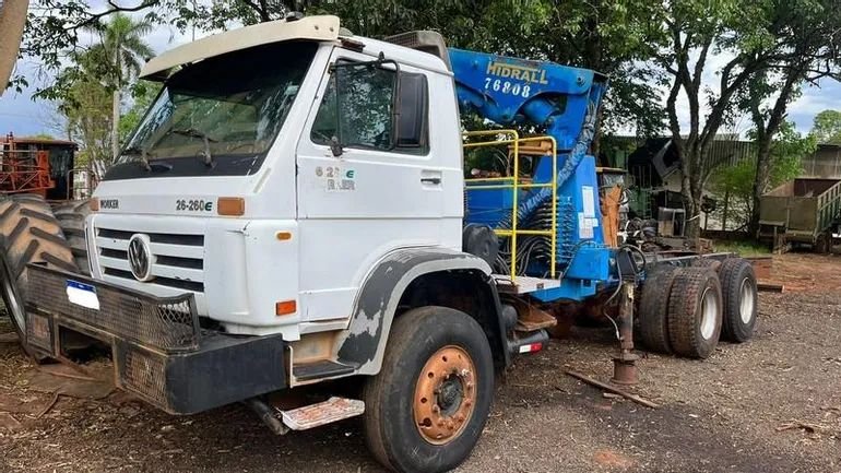  GUINDAUTO VOLKSWAGEN 26.260E, ANO 2011/2011